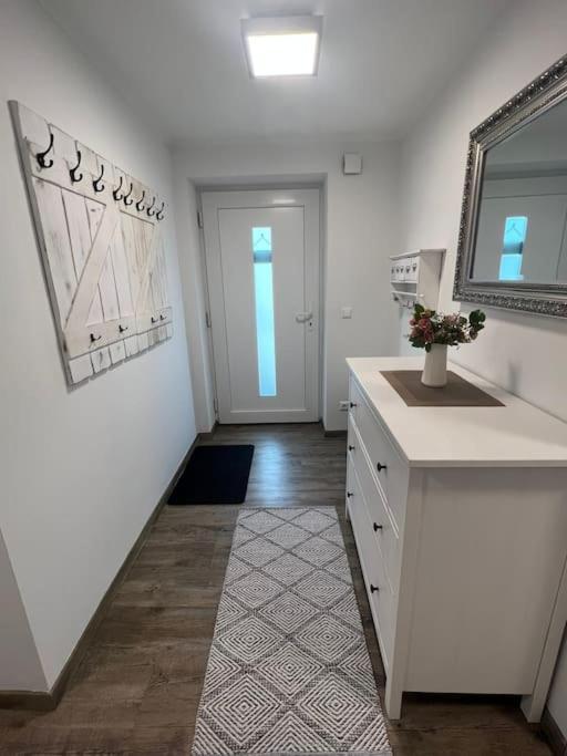 Gemuetliche Wohnung In Velden! Velden am Woerthersee Ngoại thất bức ảnh