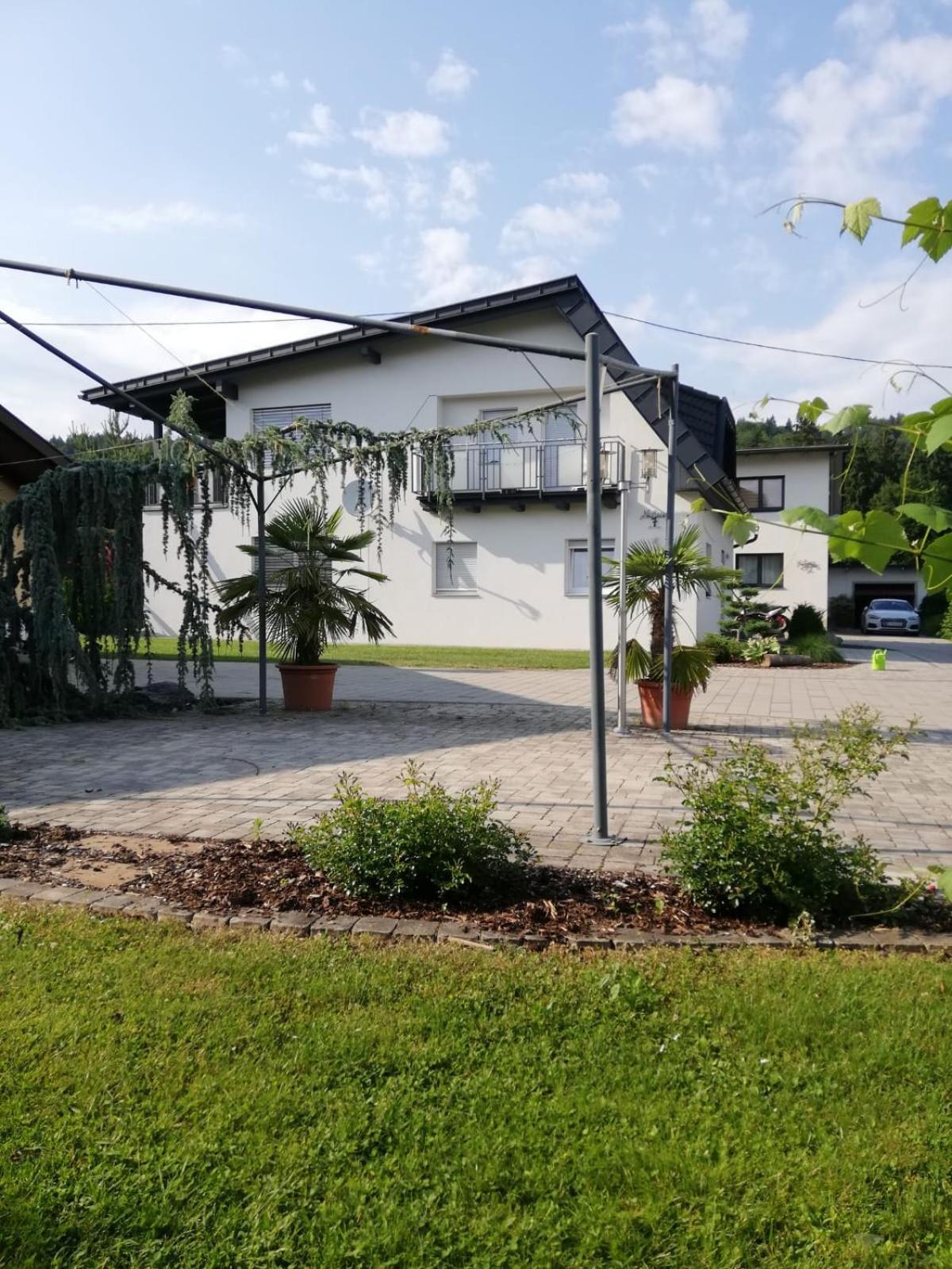 Gemuetliche Wohnung In Velden! Velden am Woerthersee Ngoại thất bức ảnh